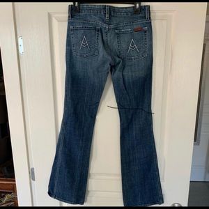 Seven for all Mankind - hardly worn! Super comfortable and fashionable jeans.